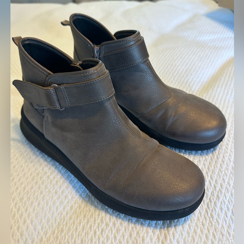 Clarks Cloudsteppers Ankle Boots